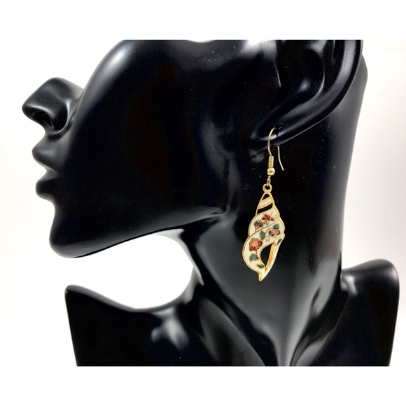 Vintage Jewelry - Vintage cloisonné cream floral seashell earrings